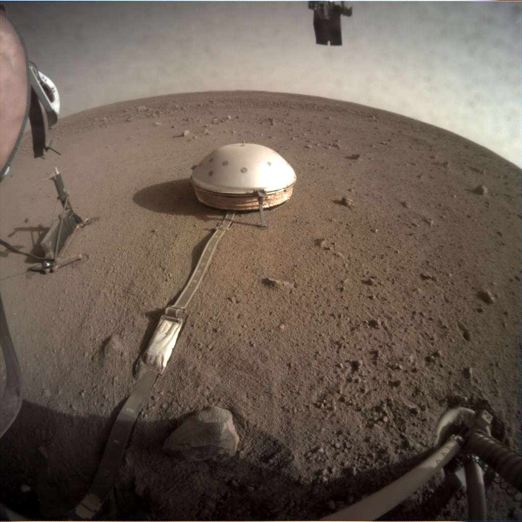 The SEIS instruments next to the HP3 instrument on Mars!